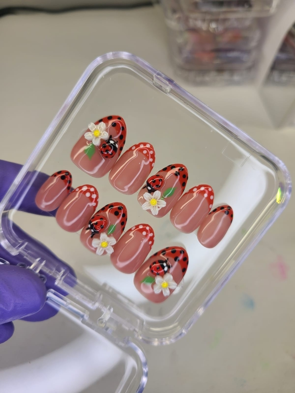 Size(M)Press-On Nail Set with Red Ladybug & Flower Design